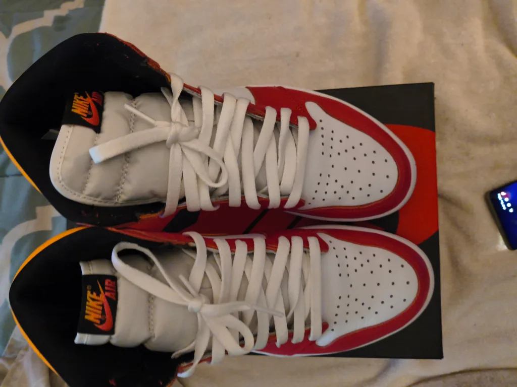 Nike Air Jordan 1 Retro High OG Size 10.5 image indicator(4)