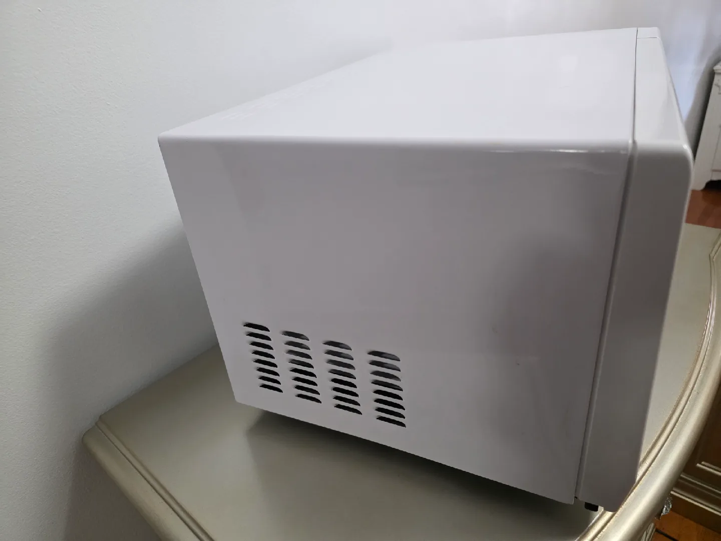 Danby White Microwave Oven image indicator(3)