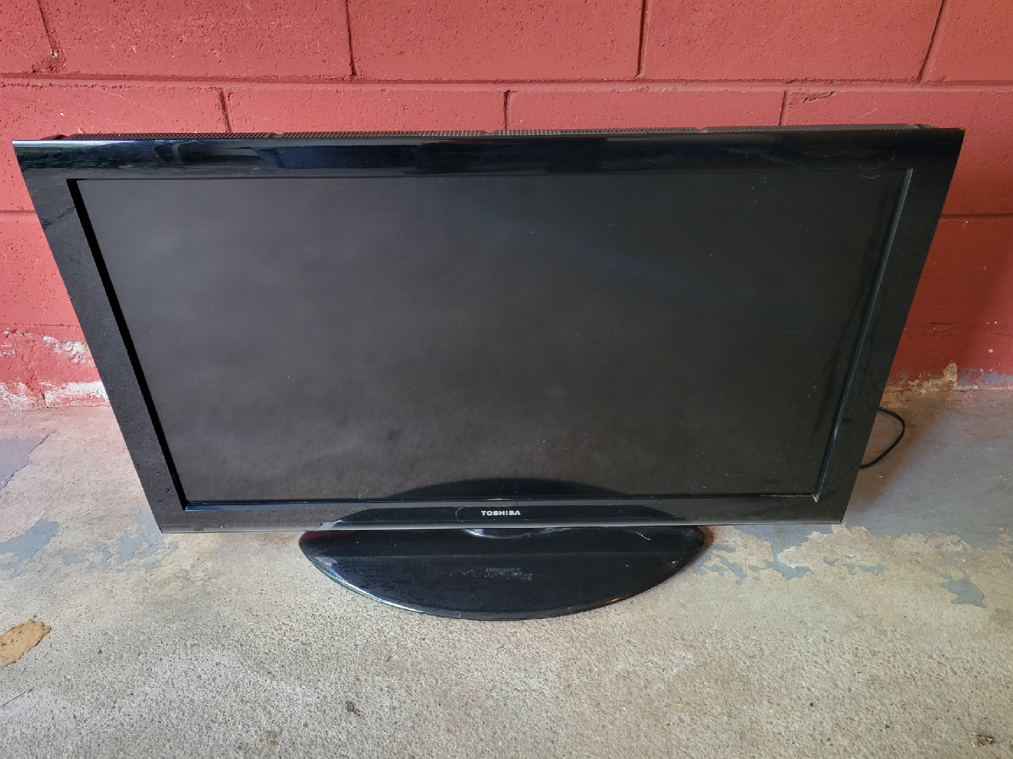 40" Toshiba HDMI TV with HDMI Cable / NO REMOTE - photo 3