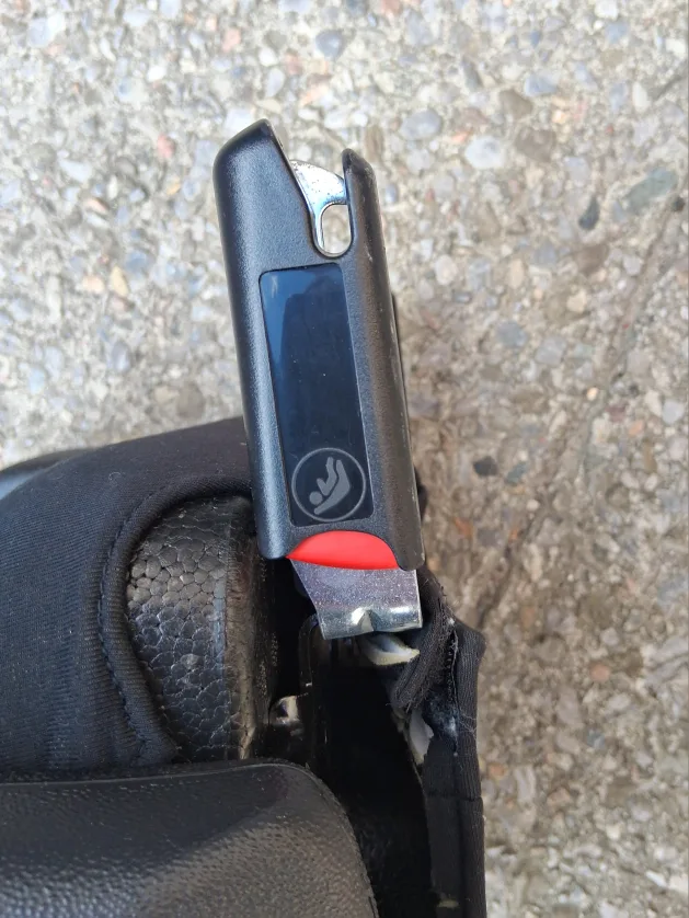 Clek Ozzi Booster Seat - Black with locking mechanism image indicator(4)