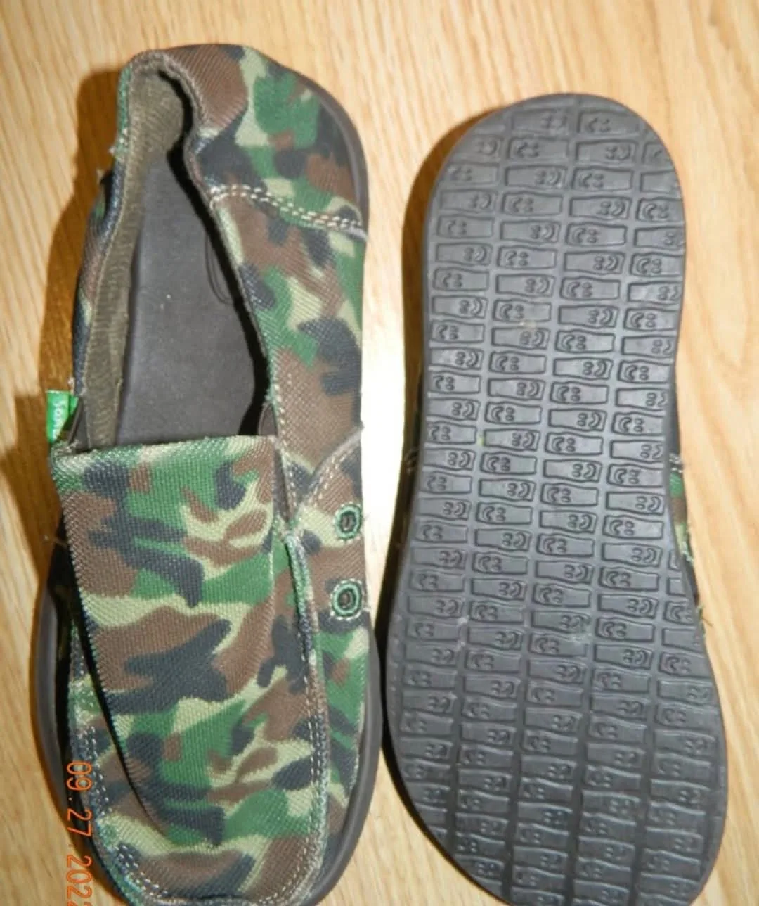 bous Sanuk Camo Slip-On Shoes..size 2 thumbnail