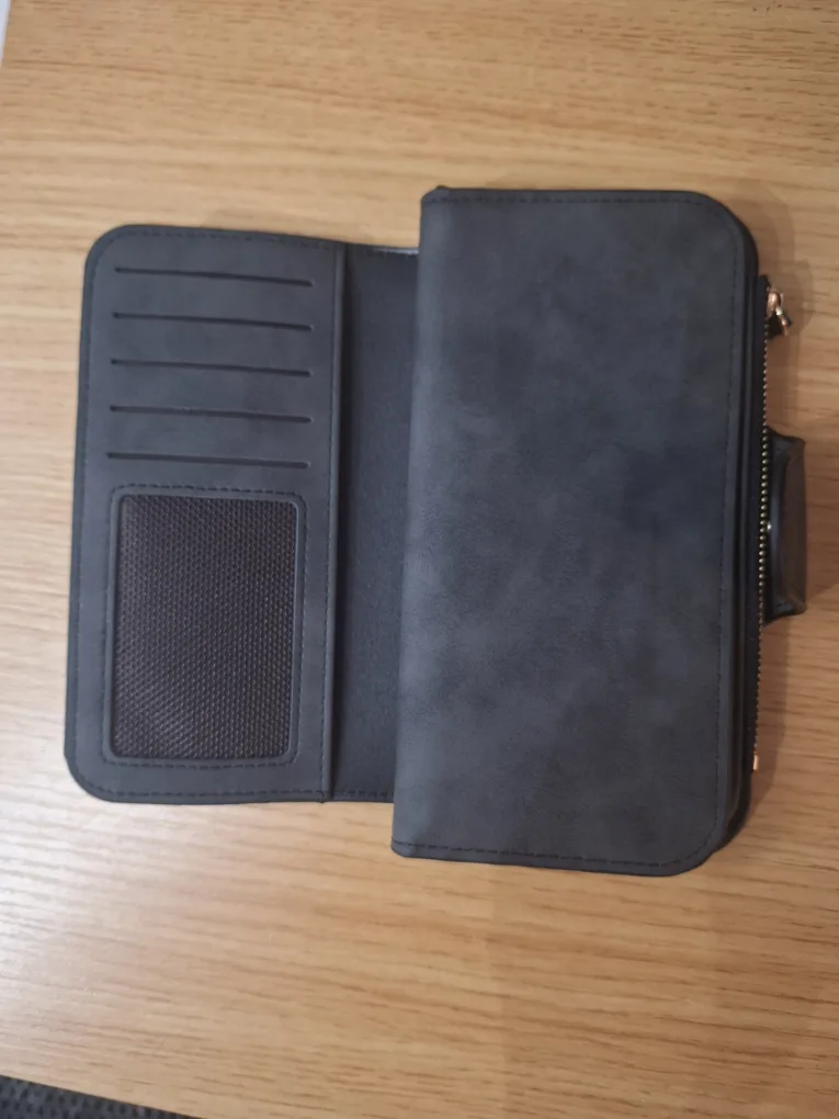 NEW Black Minnie Mouse Wallet 🎀 image indicator(2)