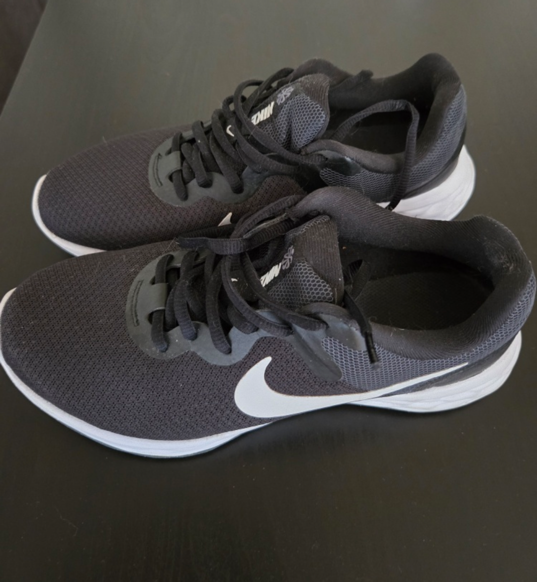 Nike Revolution 6 Running Shoes - US 7 🥕