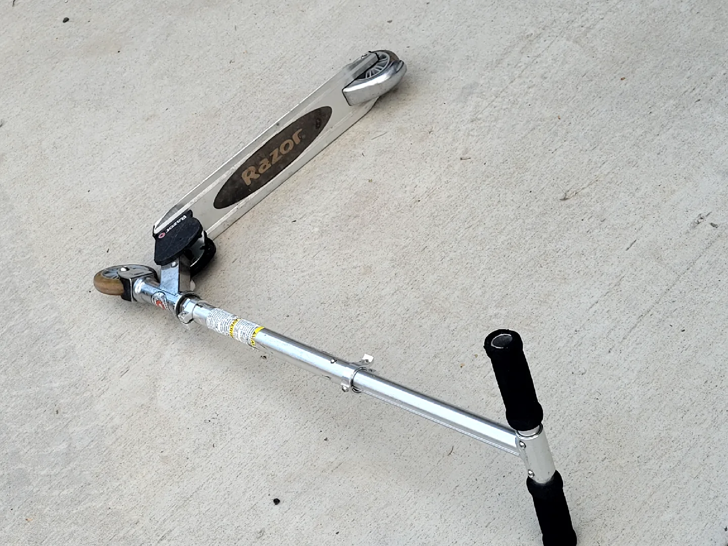 Razor A Kick Scooter - Silver image indicator(8)