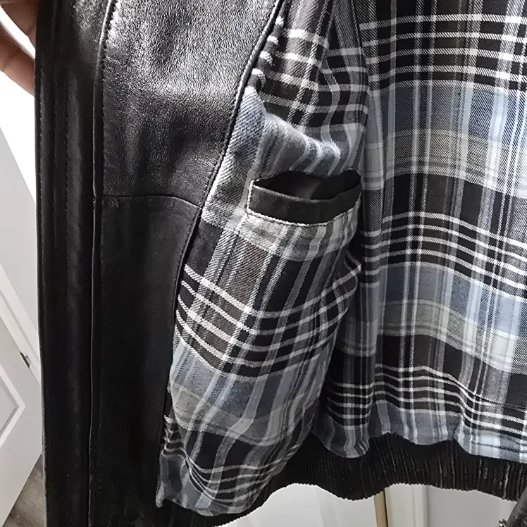 Mens Danier Black Leather Jacket - Size L image indicator(3)