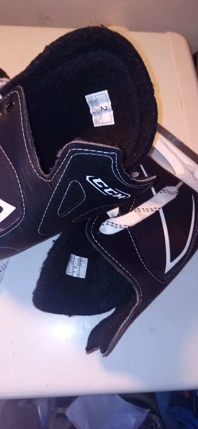 CCM Intruder Ice Skates - Size 2 image indicator(8)