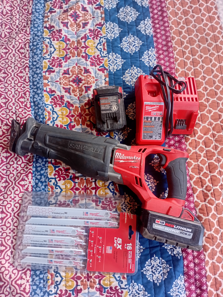 Milwaukee FUEL SAWZALL M18 with Blades & Charger