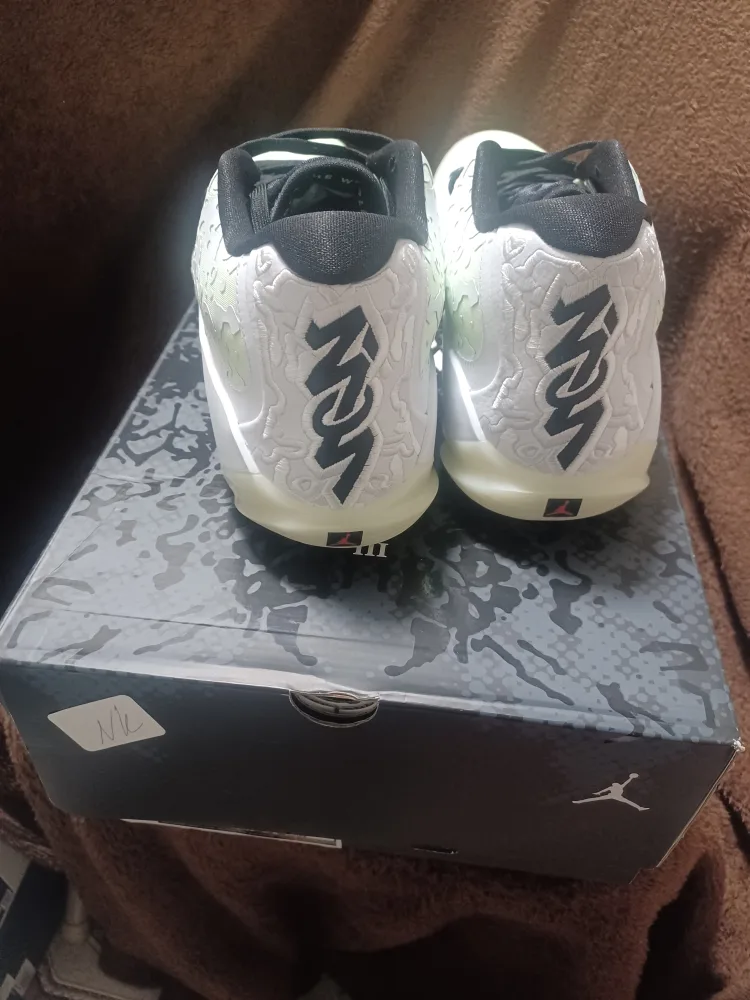 Jordan zion 3 no guts size 13 image indicator(3)