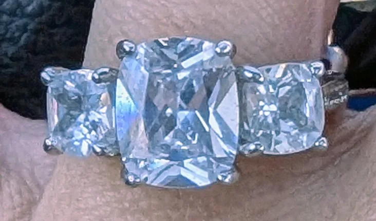 Ring with Cubic Zirconia Stones image indicator(4)