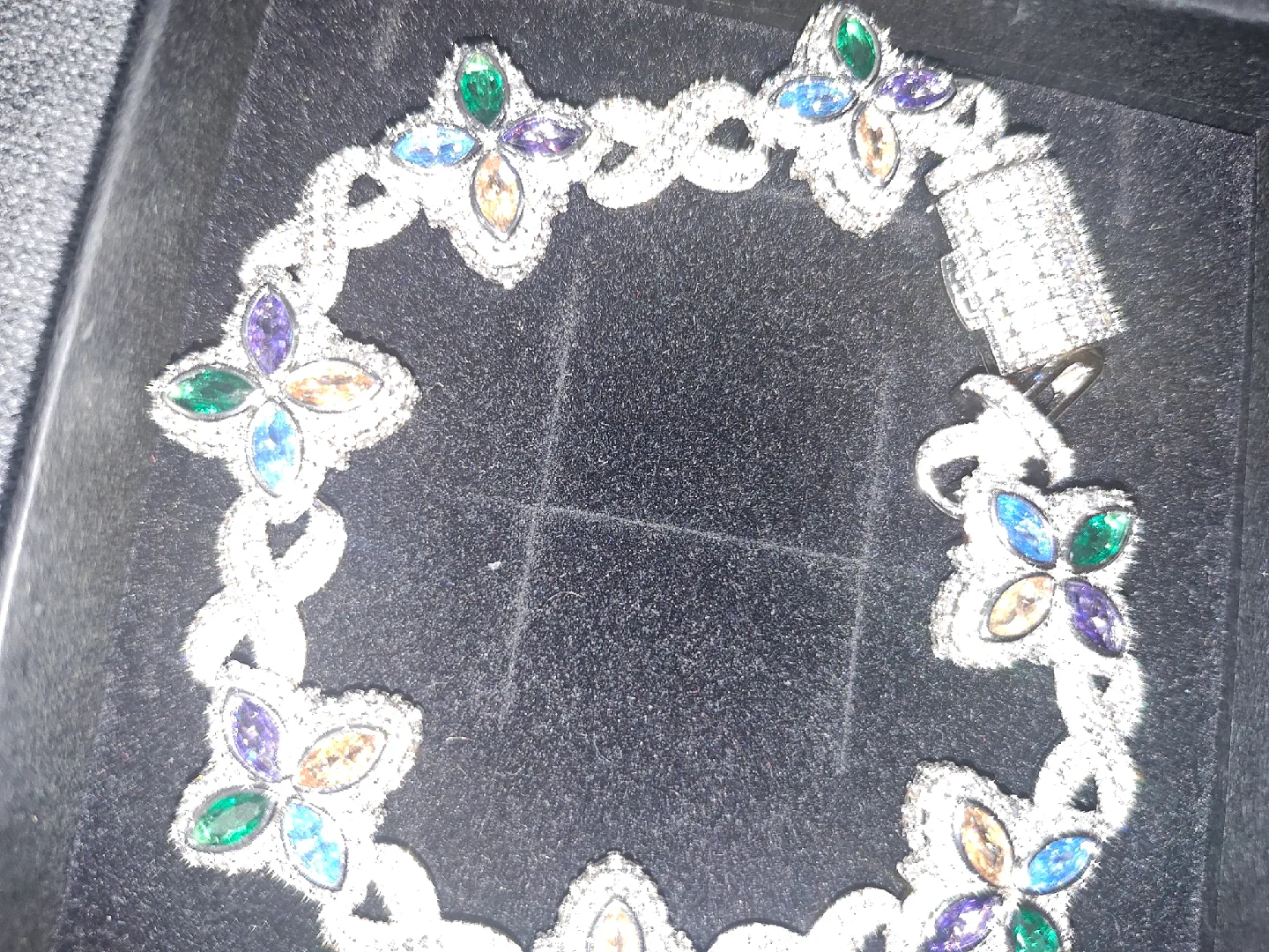 Flower Design Silver Bracelet image indicator(2)