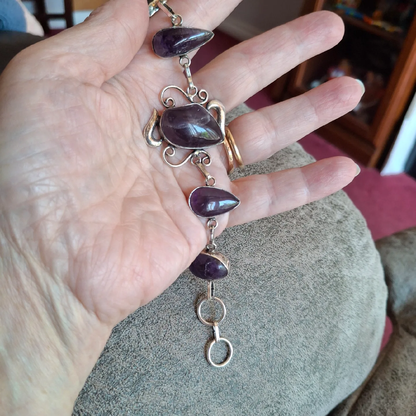 Amethyst & Silver Bracelet image indicator(2)
