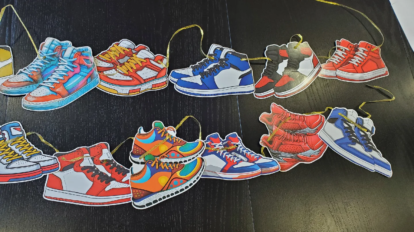 Sneaker Happy Birthday Banner & Centerpieces image indicator(9)