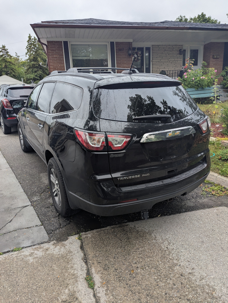 2017 Chevrolet Traverse LT AWD – Spacious 7-Passenger SUV - photo 2