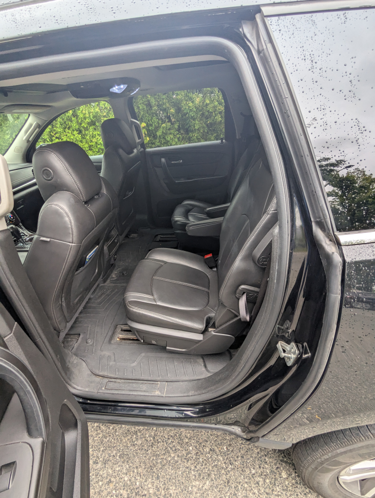 2017 Chevrolet Traverse LT AWD – Spacious 7-Passenger SUV - photo 4