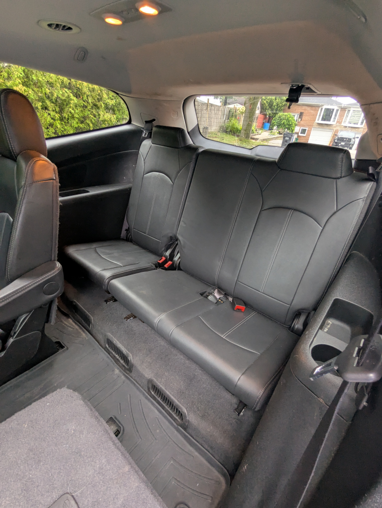 2017 Chevrolet Traverse LT AWD – Spacious 7-Passenger SUV - photo 5