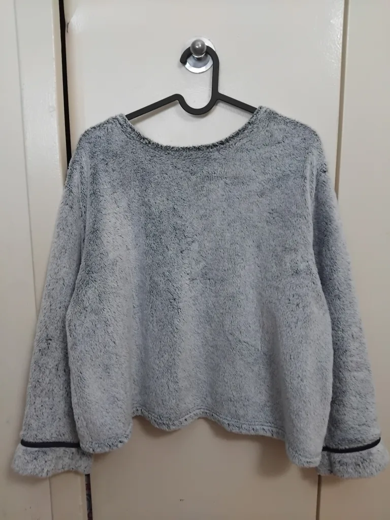 Gu by Uniqlo fleece jacket image indicator(2)