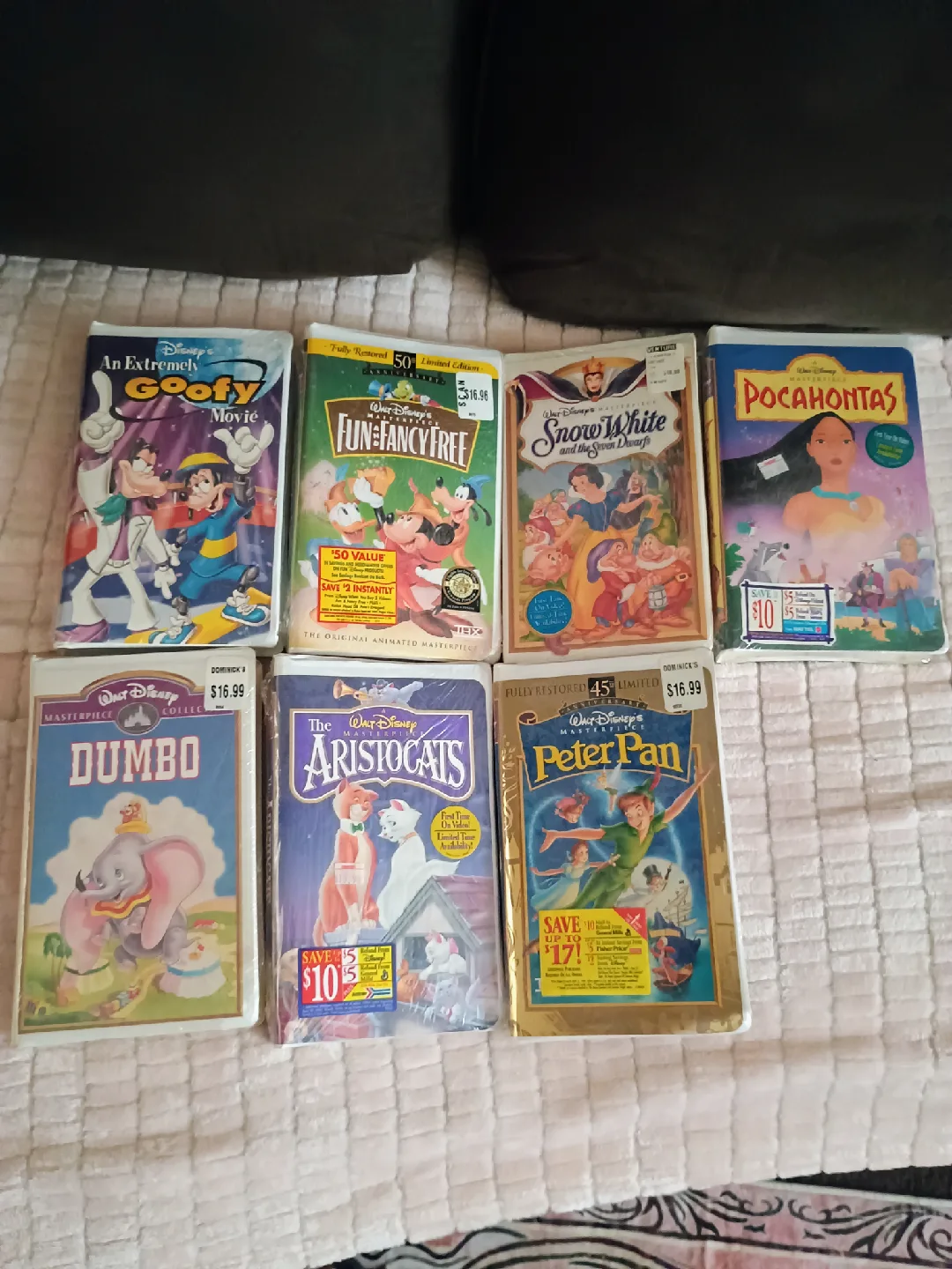 Disney VHS Lot - Goofy, Fun Fancy Free, Snow White, Pocahontas thumbnail