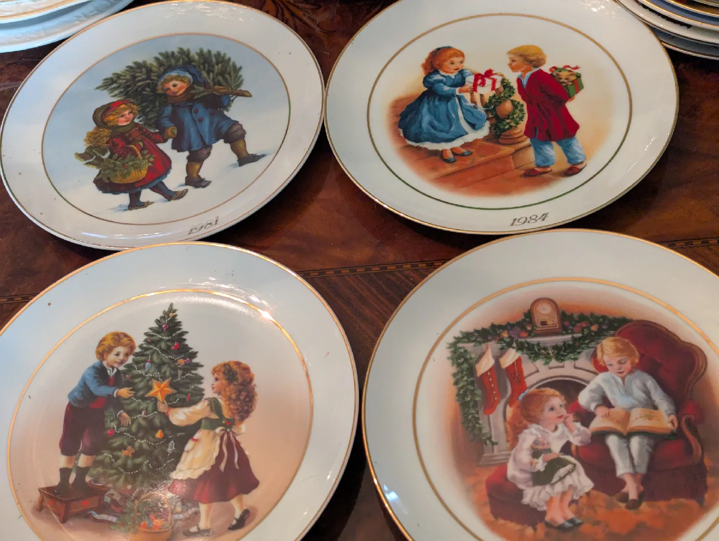 Christmas Memories Collector Plates - Set of 4 thumbnail