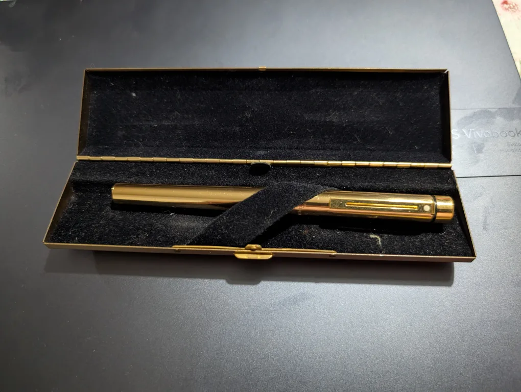 Sheaffer Gold Fountain Pen with Case image indicator(4)