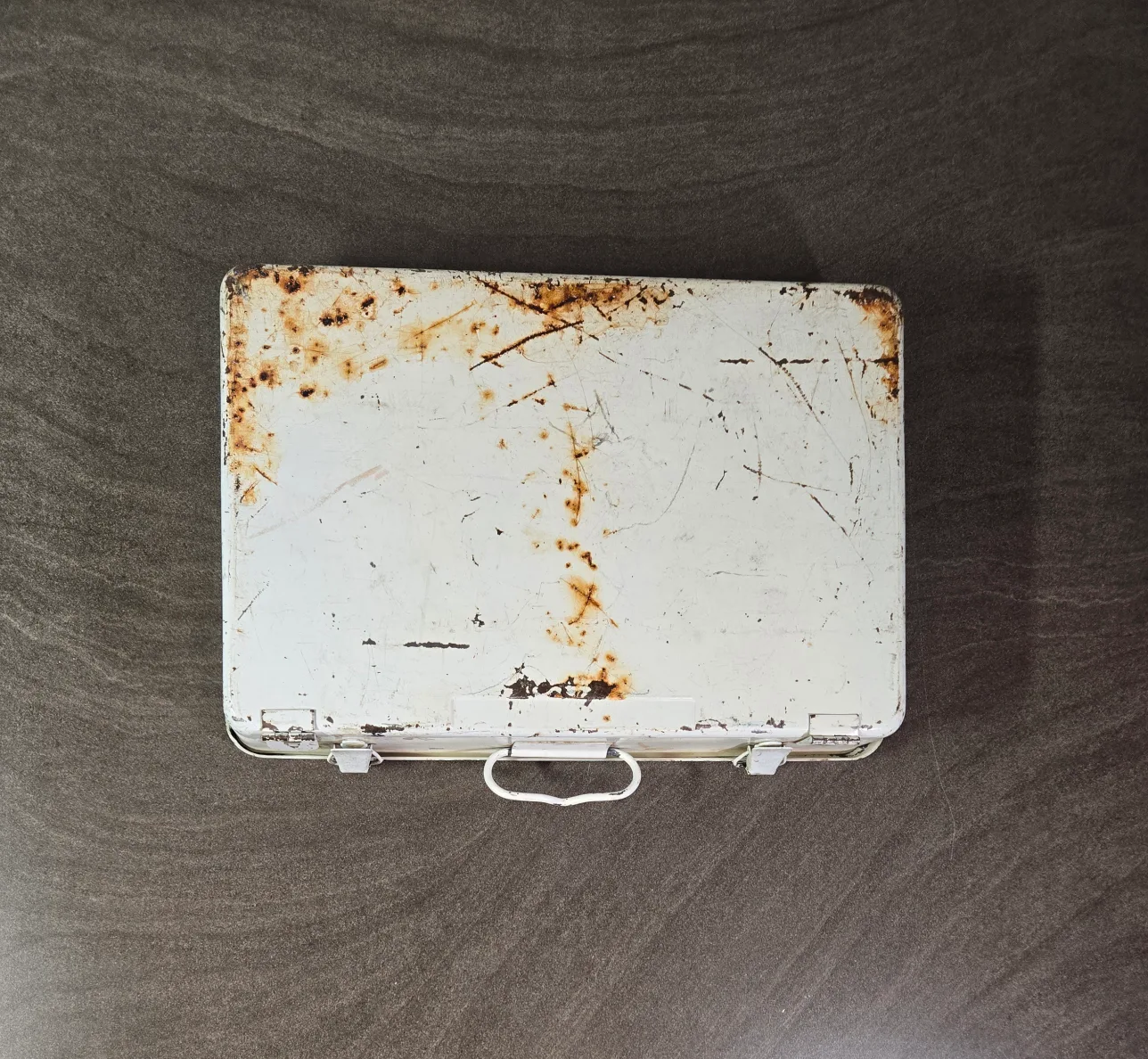 Vintage First Aid Kit image indicator(5)