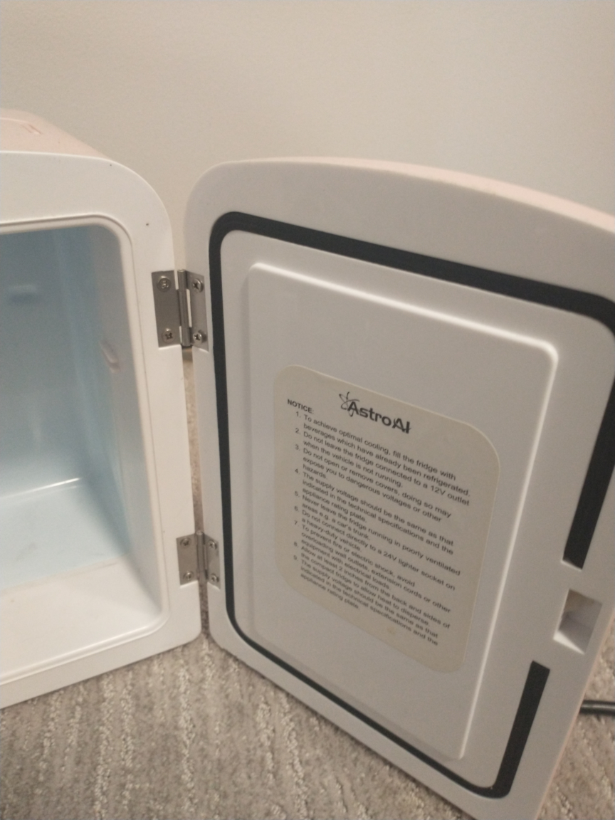 pink mini fridge - photo 3