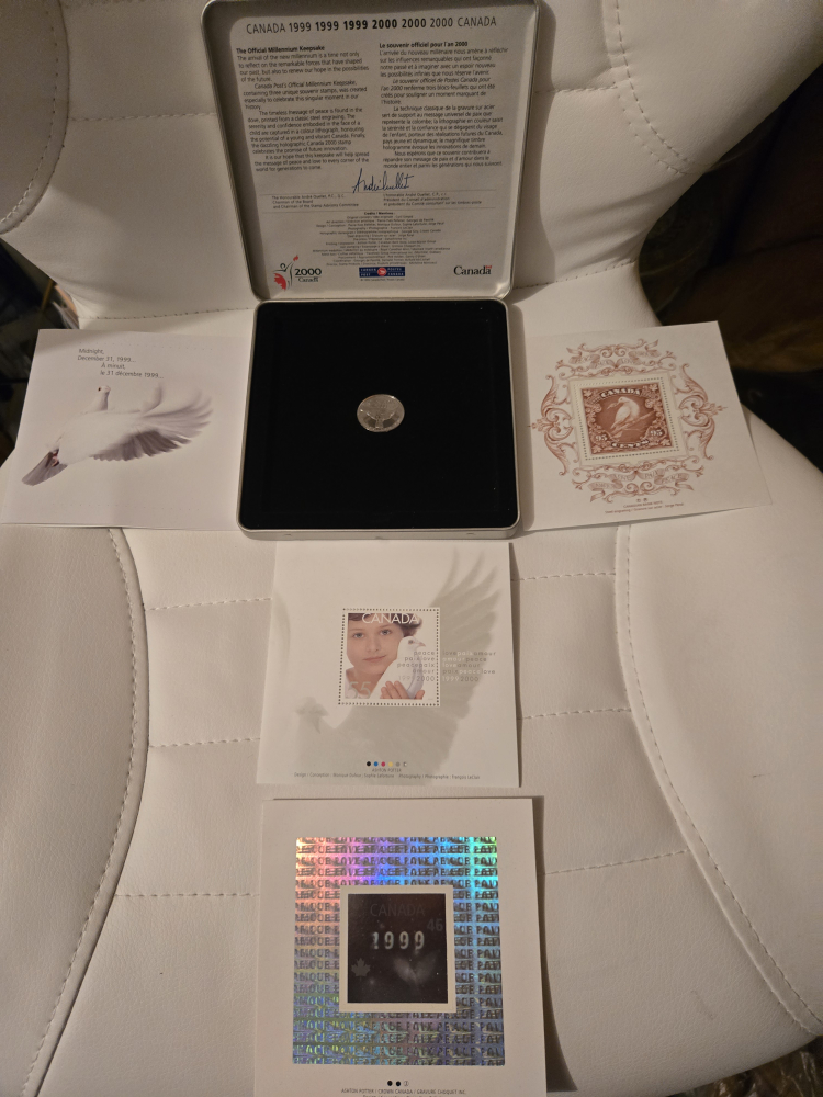 Limited Edition Canada Keepsake Coins and Stamps Set - photo 2