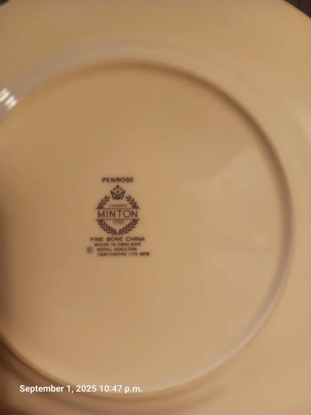 Royal Doulton Sapphire Blossom Plate image indicator(2)