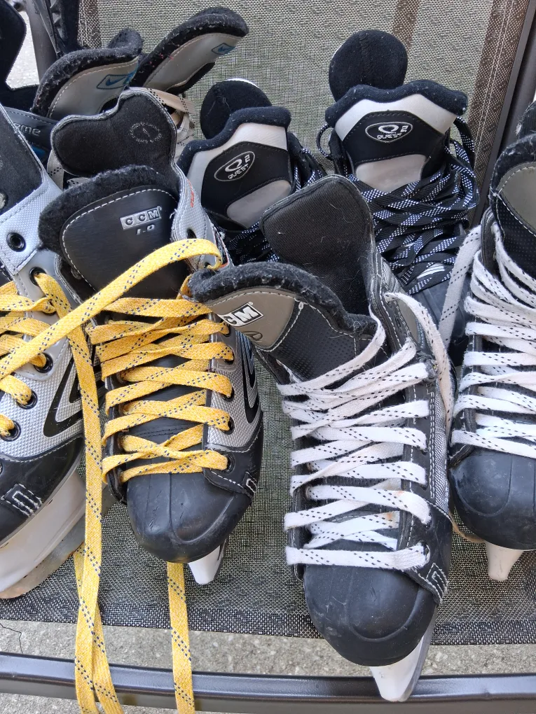 Mixed Lot of Hockey Skates: CCM, Bauer, Softec image indicator(4)