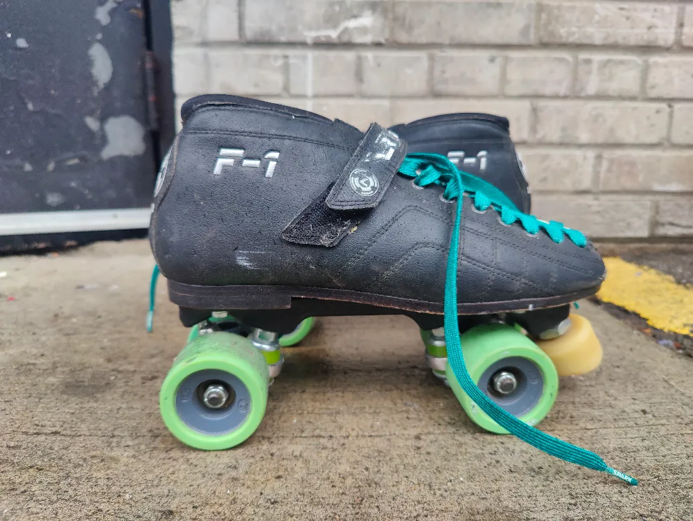 Luigino Vertigo F-1 Roller Skates thumbnail