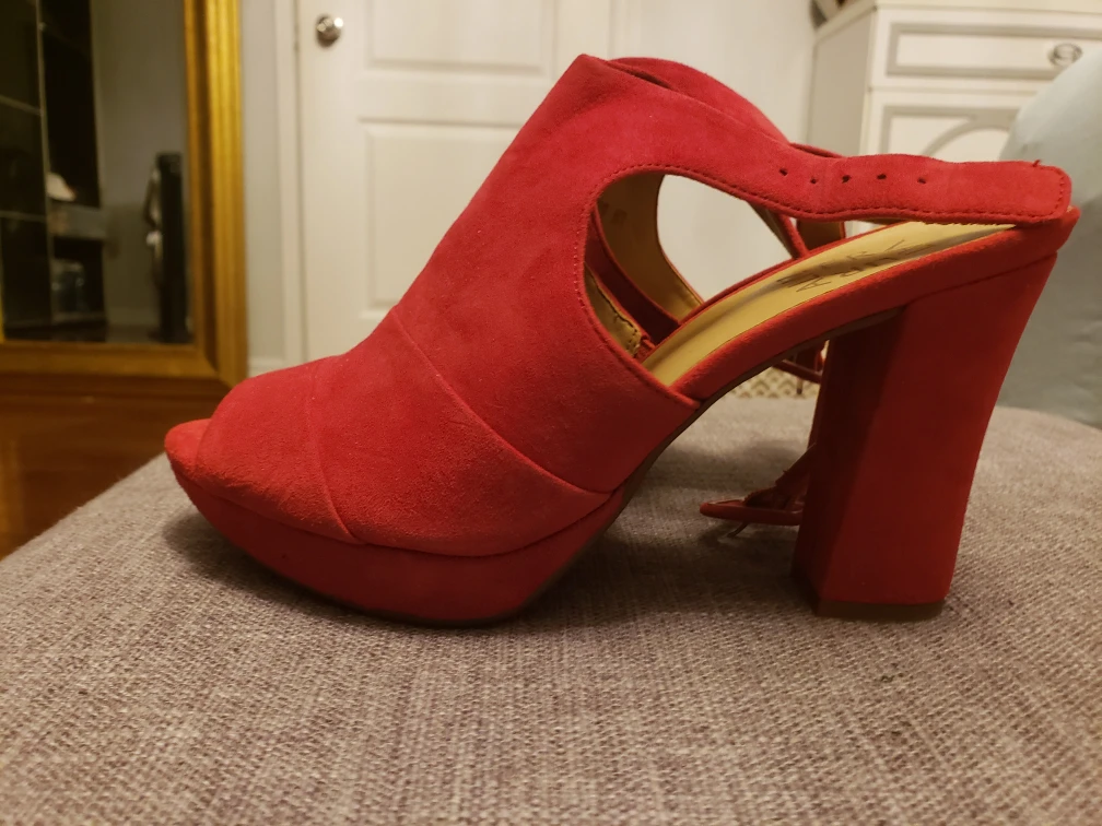 N.Y.L.A Red Suede Heels - Size 7 - photo 2
