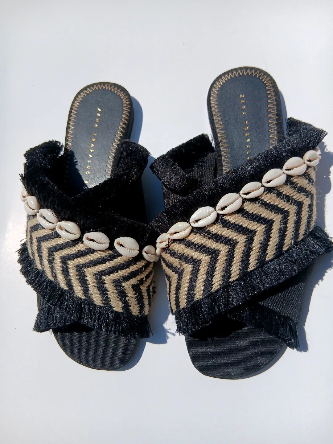 Zara Frayed Seashell Slides image indicator(2)