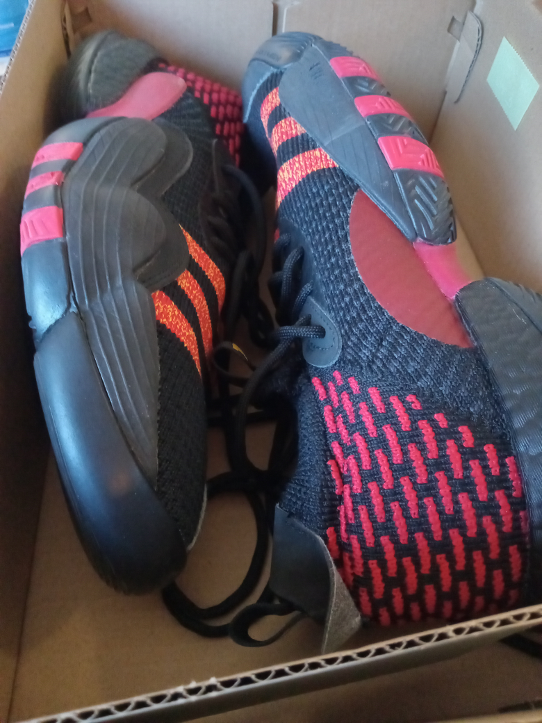 tray young Basketball Shoes