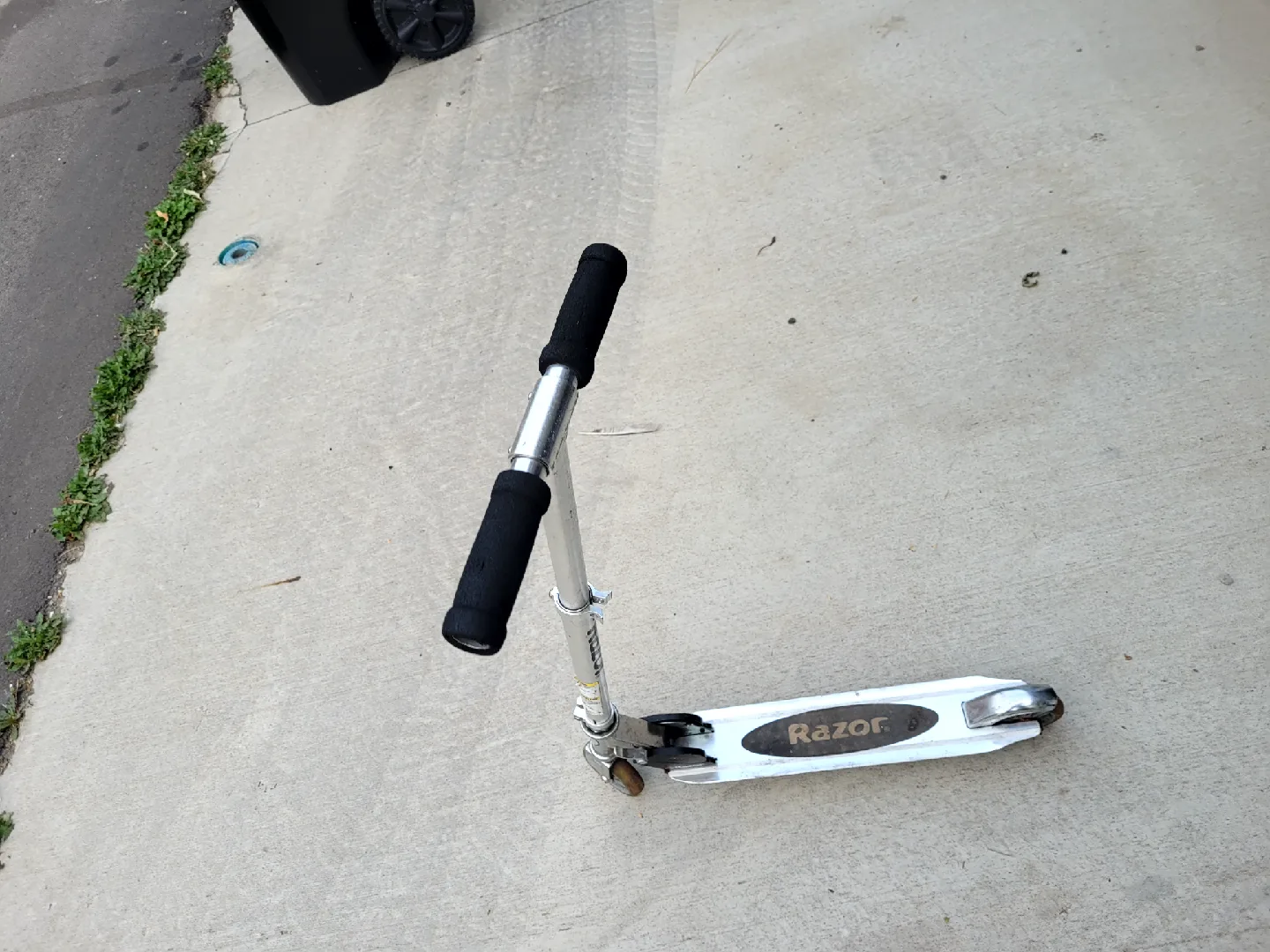 Razor A Kick Scooter - Silver image indicator(3)