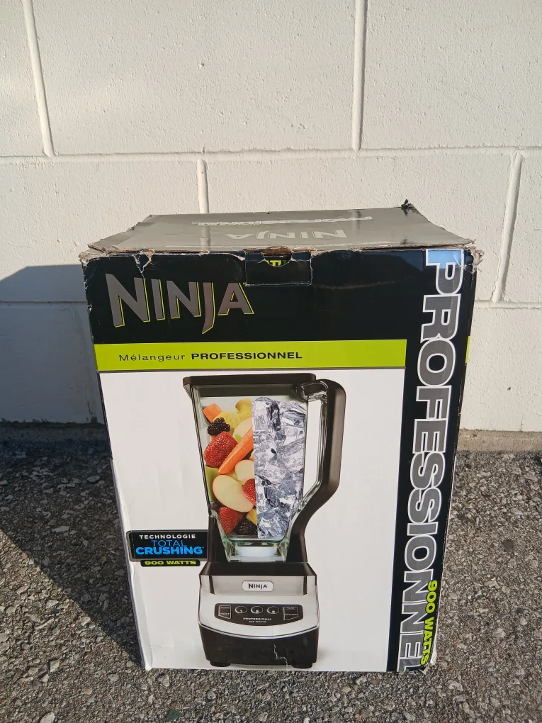 Ninja Professional Blender NJ600WMG(Never Used) thumbnail