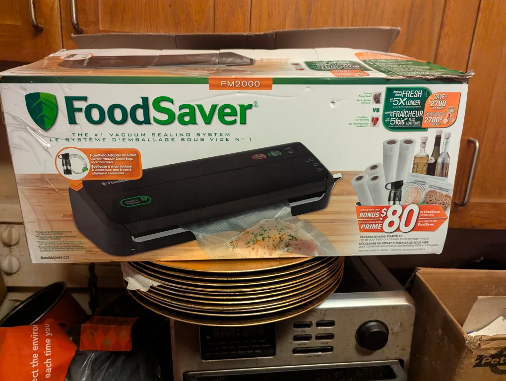 FoodSaver FM2000 Vacuum Sealing System thumbnail