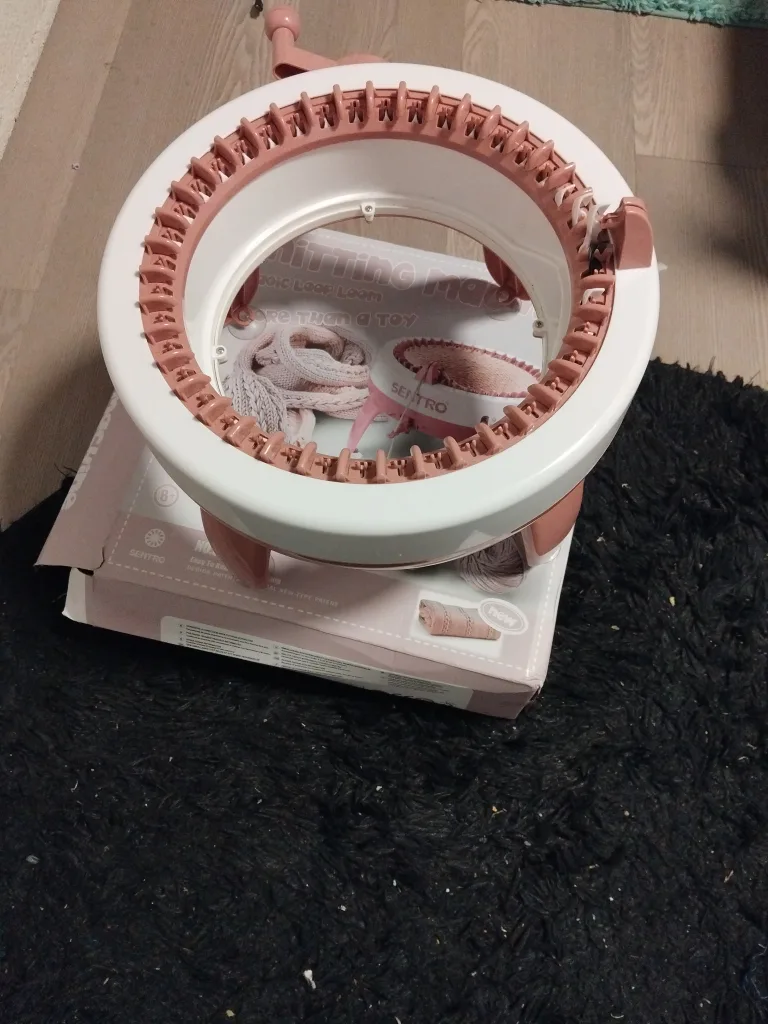 Sentro Knitting Machine - Like New! thumbnail