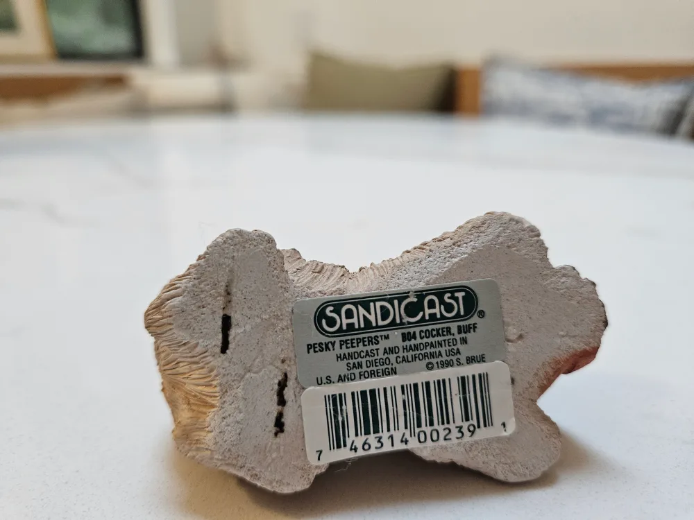 Sandicast Pesky Peepers Cocker Spaniel Buff Figurine image indicator(3)