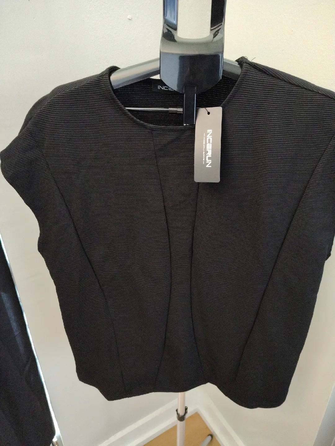 INCEUN Black Sleeveless Top thumbnail