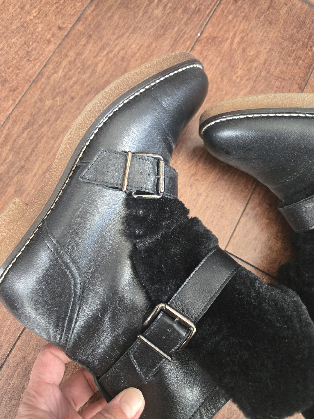 Black Leather Ankle Boots with Fur Lining Elena Solano - photo 2