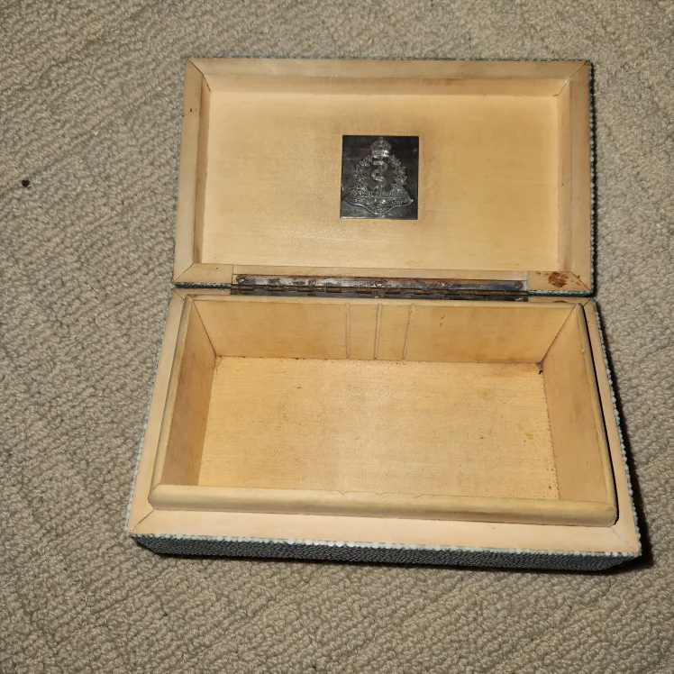 Vintage Royal Canadian Medical Corps Box image indicator(2)