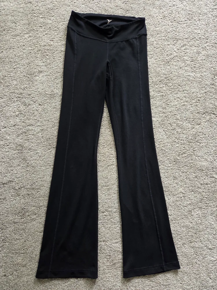 Old Navy Active Black Yoga Pants - Size XS thumbnail