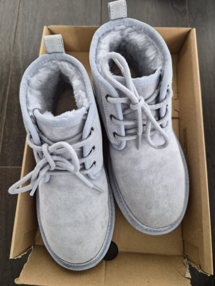 UGG Neumel Women's Boots - Size 6
