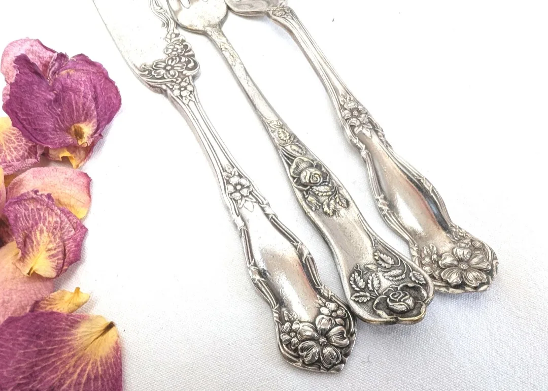 Vintage Mixed Three Piece Cutlery Set ~ image indicator(2)