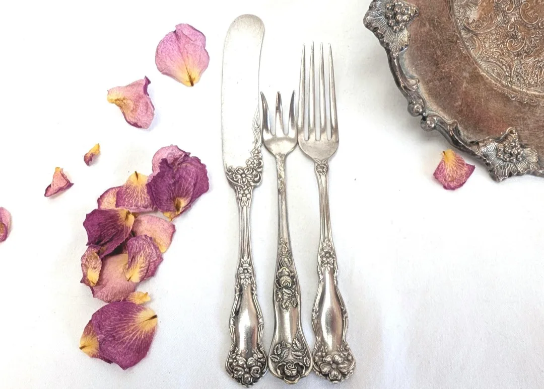 Vintage Mixed Three Piece Cutlery Set ~ image indicator(5)