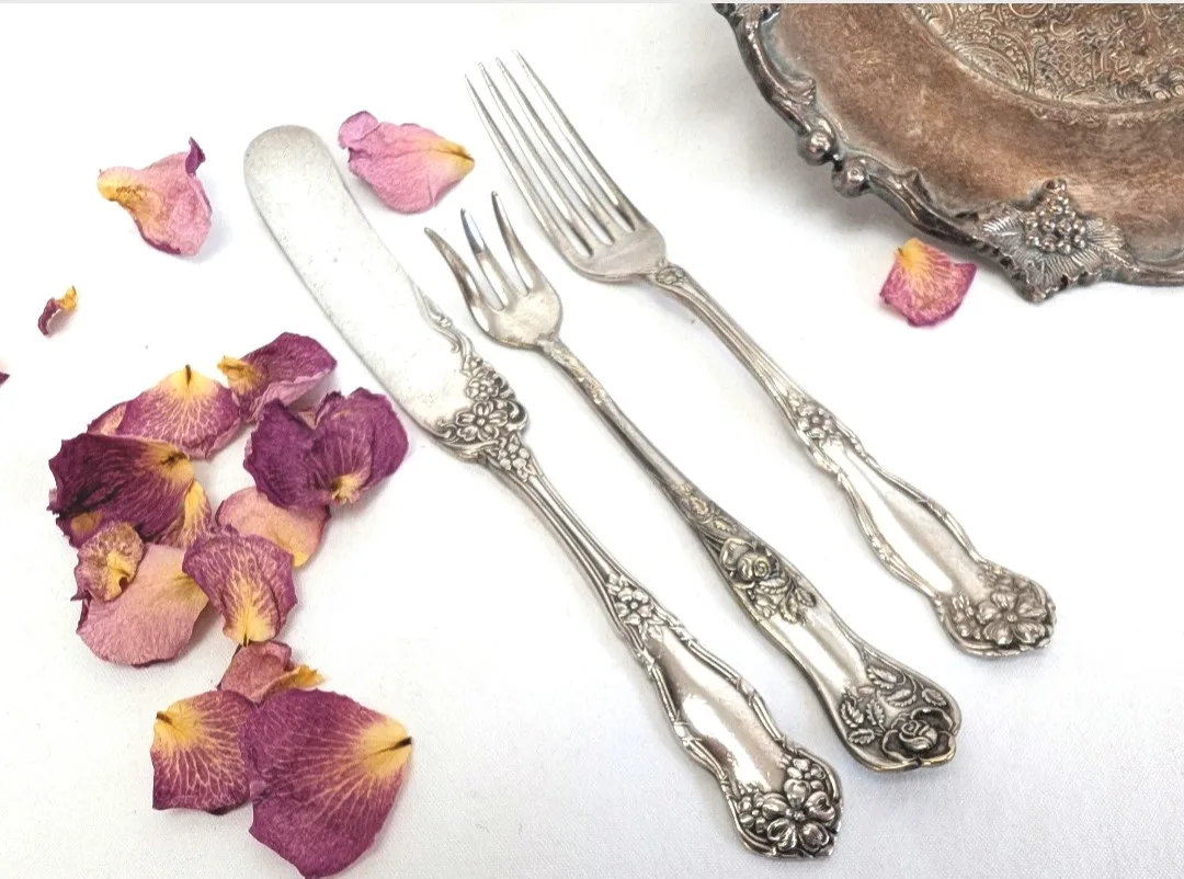 Vintage Mixed Three Piece Cutlery Set ~ image indicator(9)