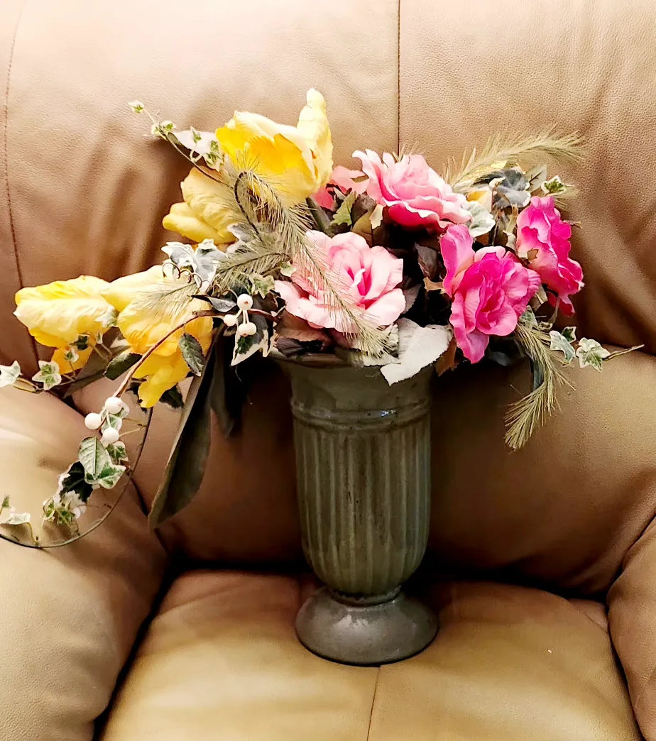 Artifical flowers Arrangement with vase thumbnail