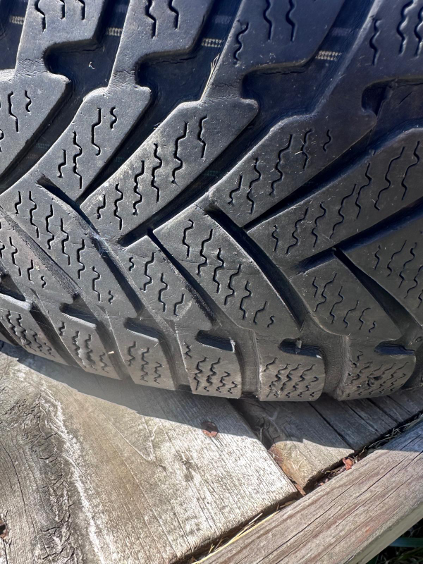 Selling Winter Tires Run Flat Dunlop : 205/55R16 - photo 4