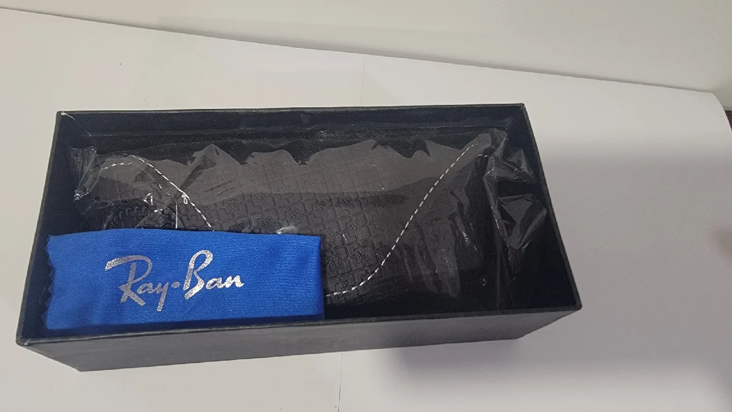 Ray-Ban Sunglasses Case with Cleaning Cloth image indicator(2)