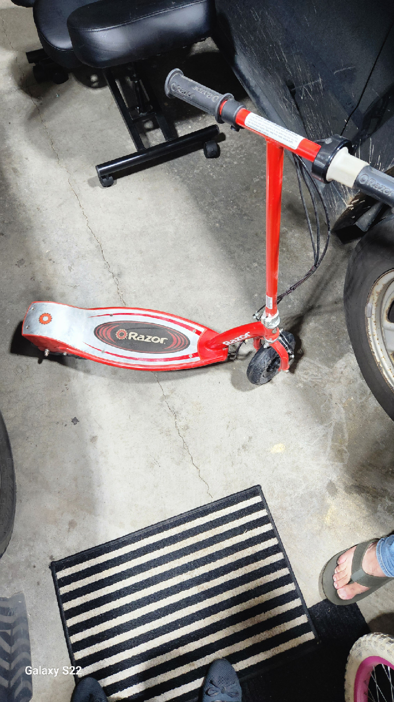 Razor Electric Scooter - Red and Silver - photo 3