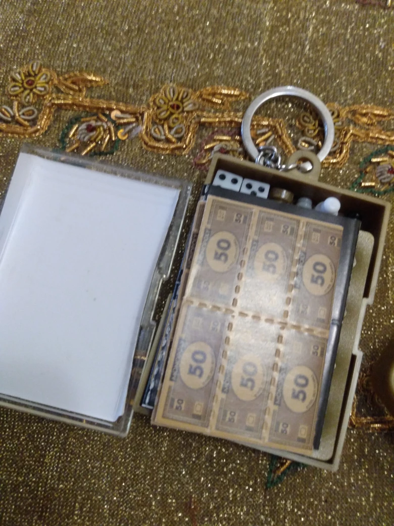 keychain Monopoly game - photo 2